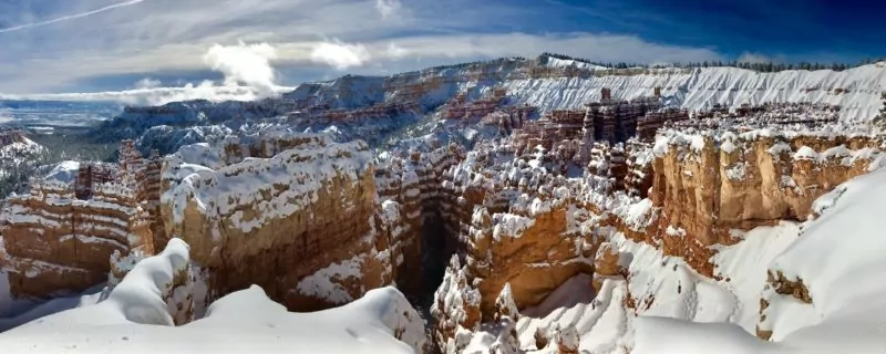 Snowy bryce canyon