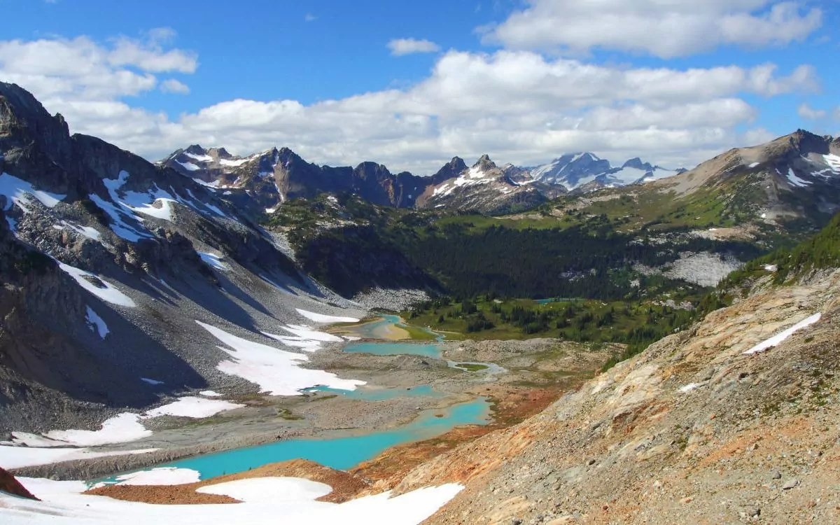 Washington valley with mountains