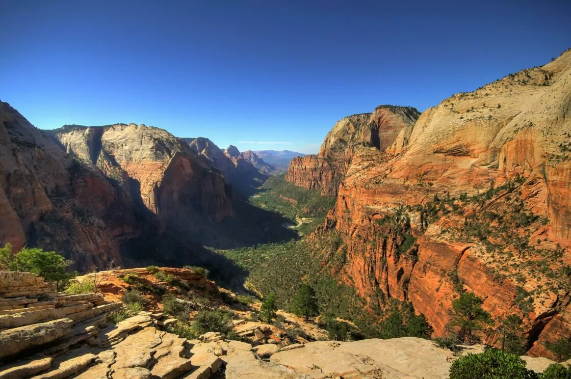 Best beginner backpacking trips, first time backpacker, Zion west rim, zion canyon national park, red rock, hike, hiker