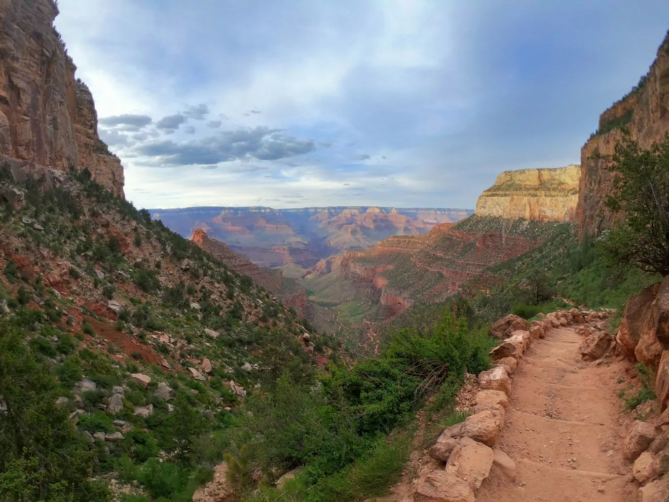 bright angel trail in the grand canyon