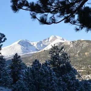 Snow capped mountains in Rocky Mountain National Park