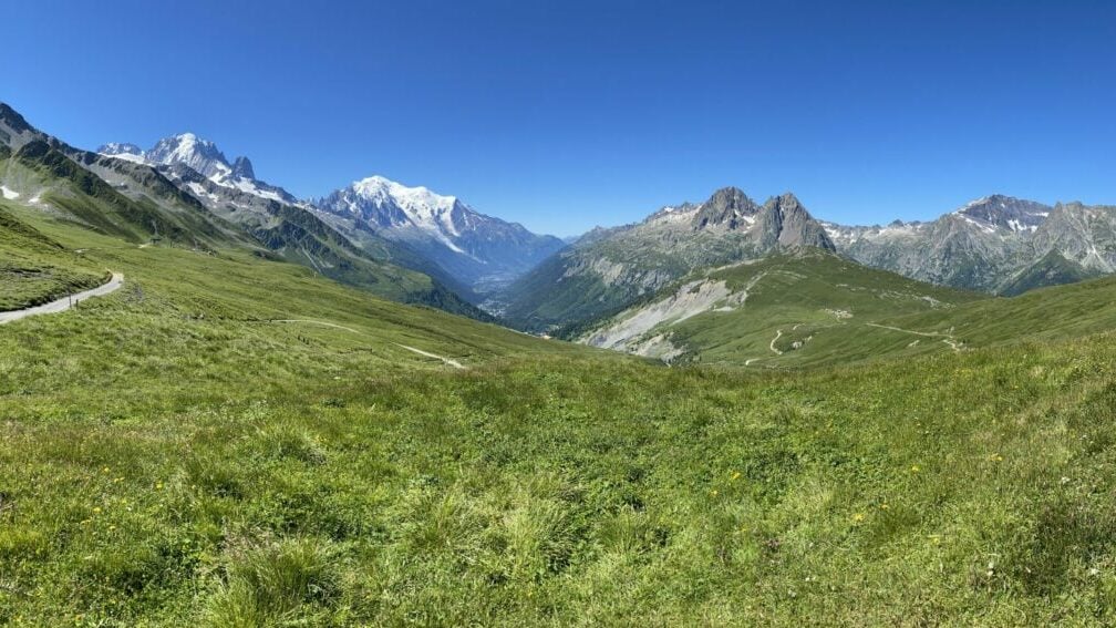 The Tour du Mont Blanc: A guide to the trek, by Alpine Exploratory