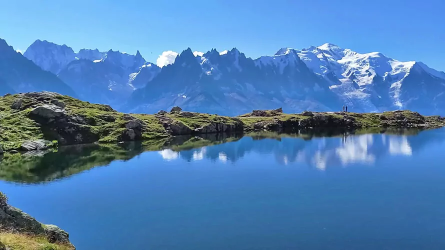 The Tour du Mont Blanc: A guide to the trek, by Alpine Exploratory