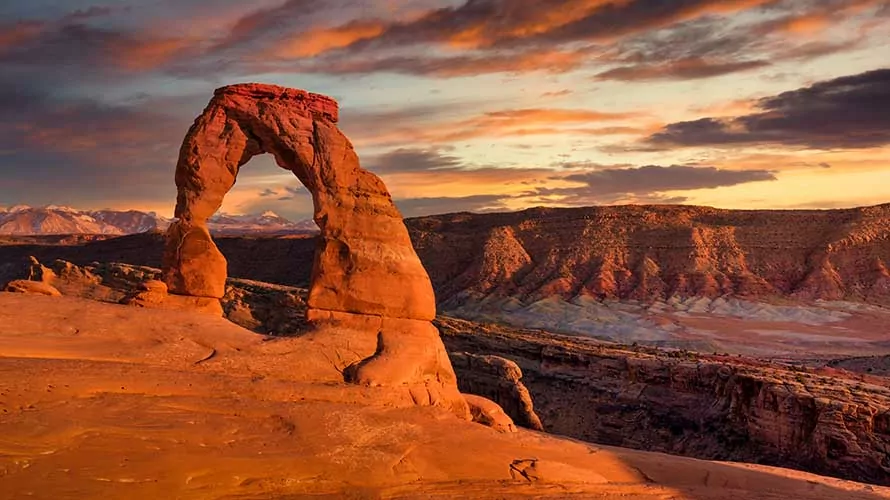 Delicate Arch at sunset in Arches National Park, Utah