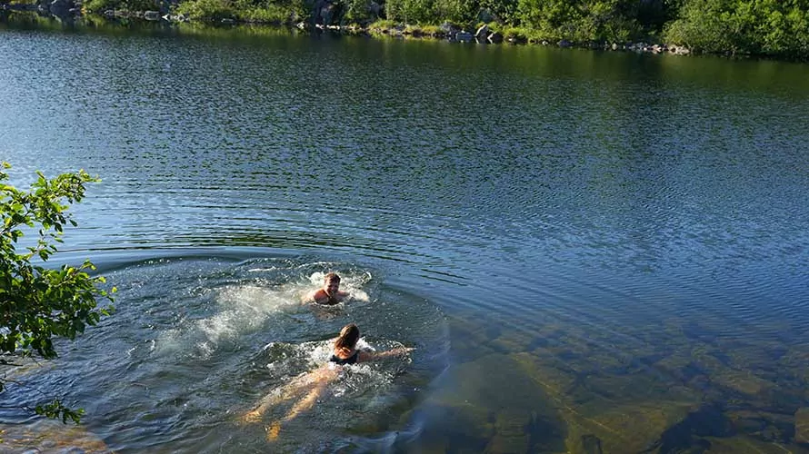 Hikers swimming in lake on Kesugi Ridge Trail, Alaska