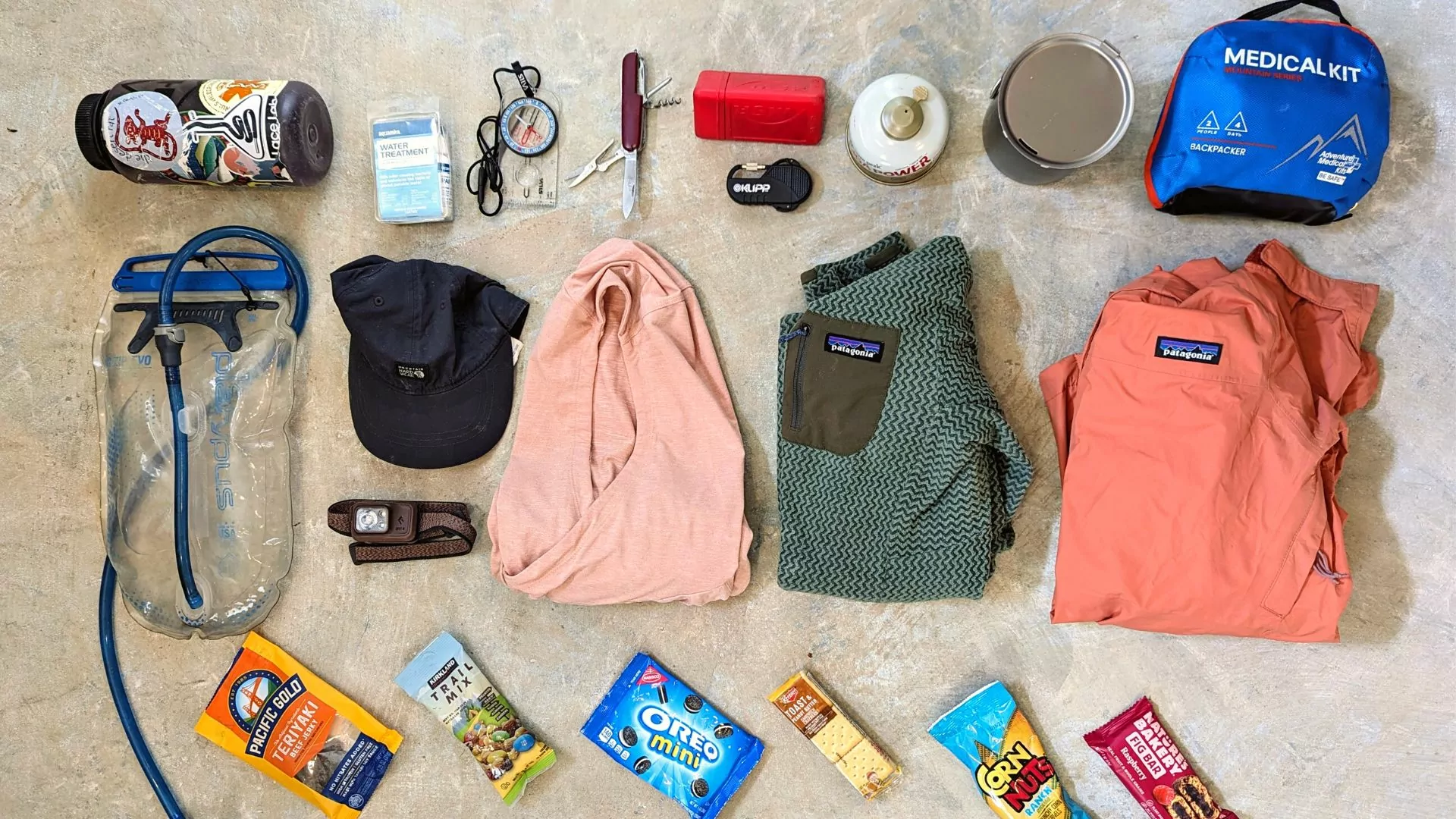 10 essentials to pack for hiking
