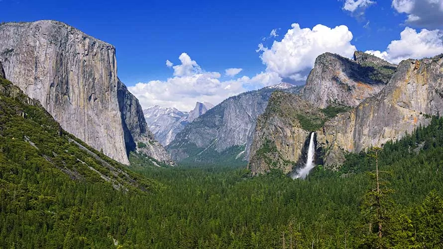 Autumn view of Yosemite Valley from Tunnel View Point. Taken in Yosemite National Park, California, USA.