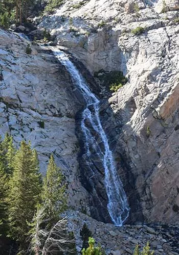 waterfall in the eastern sierras, by Honeymoon Lake