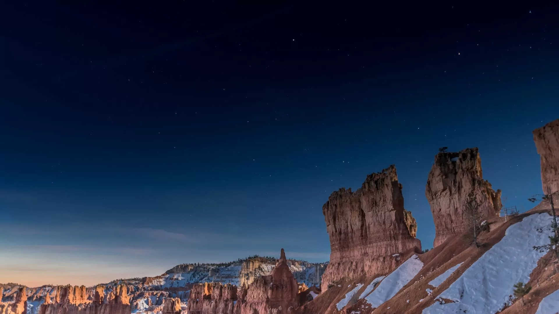 Bryce canyon national park stars start to come out at night
