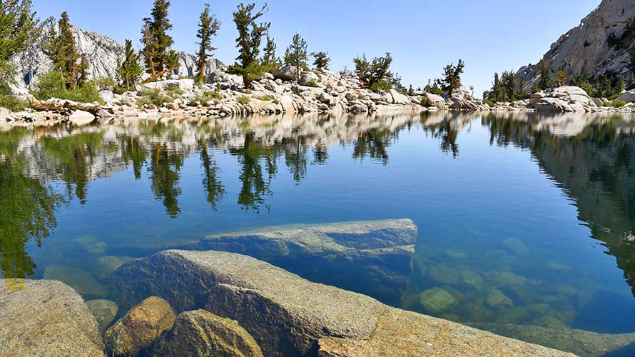 Gorgeous mountain lake in the Ansel Adams Wilderness, California