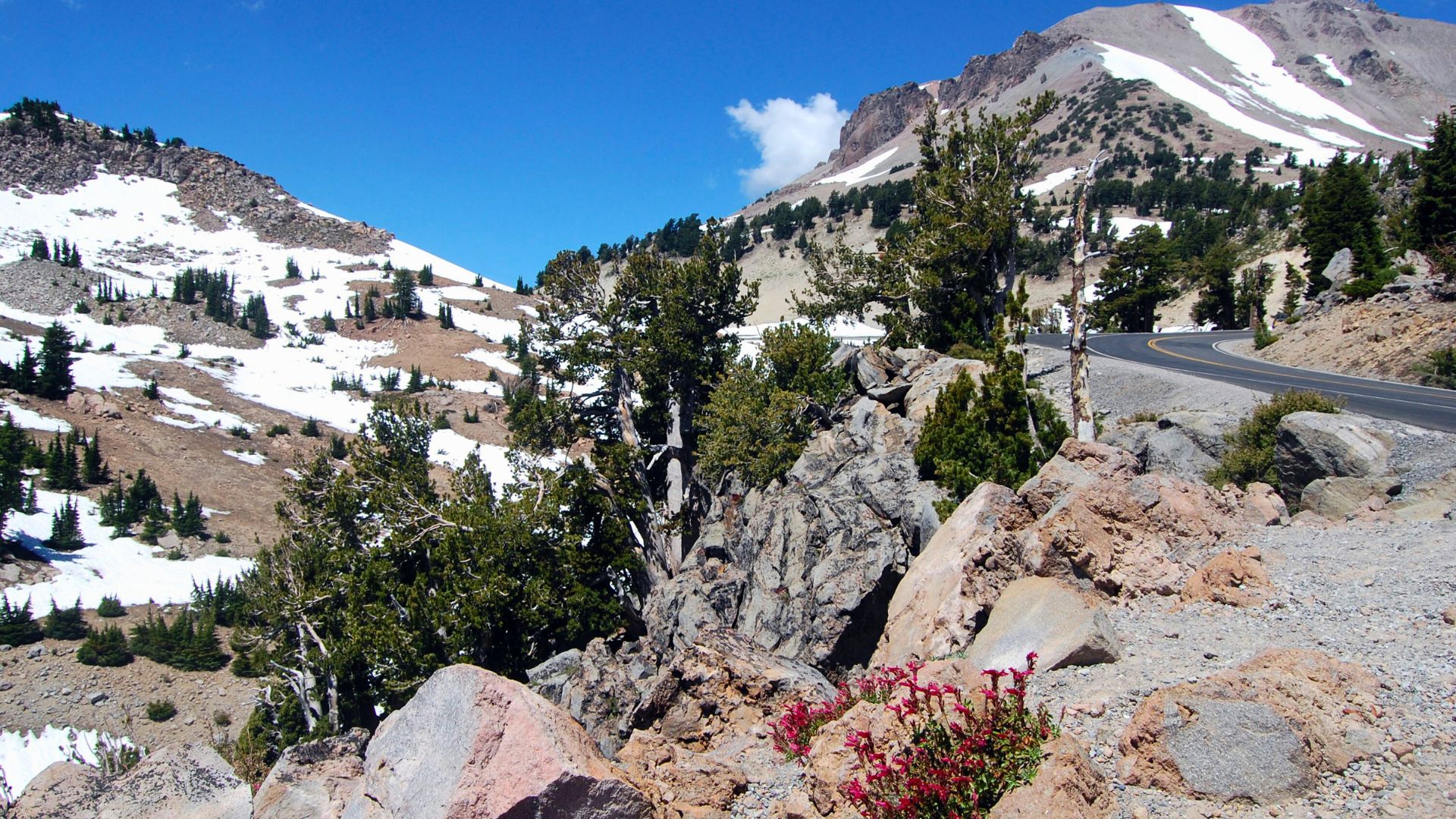 Lassen volcanic national park road