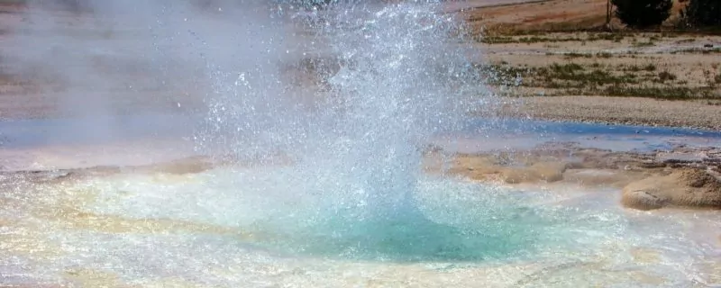 Geyser splashing