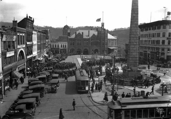Historical photo Asheville town square