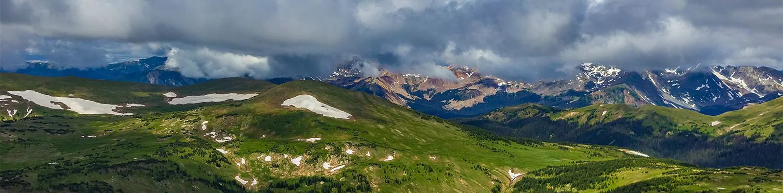 Beautiful panorama of Rocky Mountain National Park high country