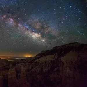 The milky way lights up the night sky over the desert.