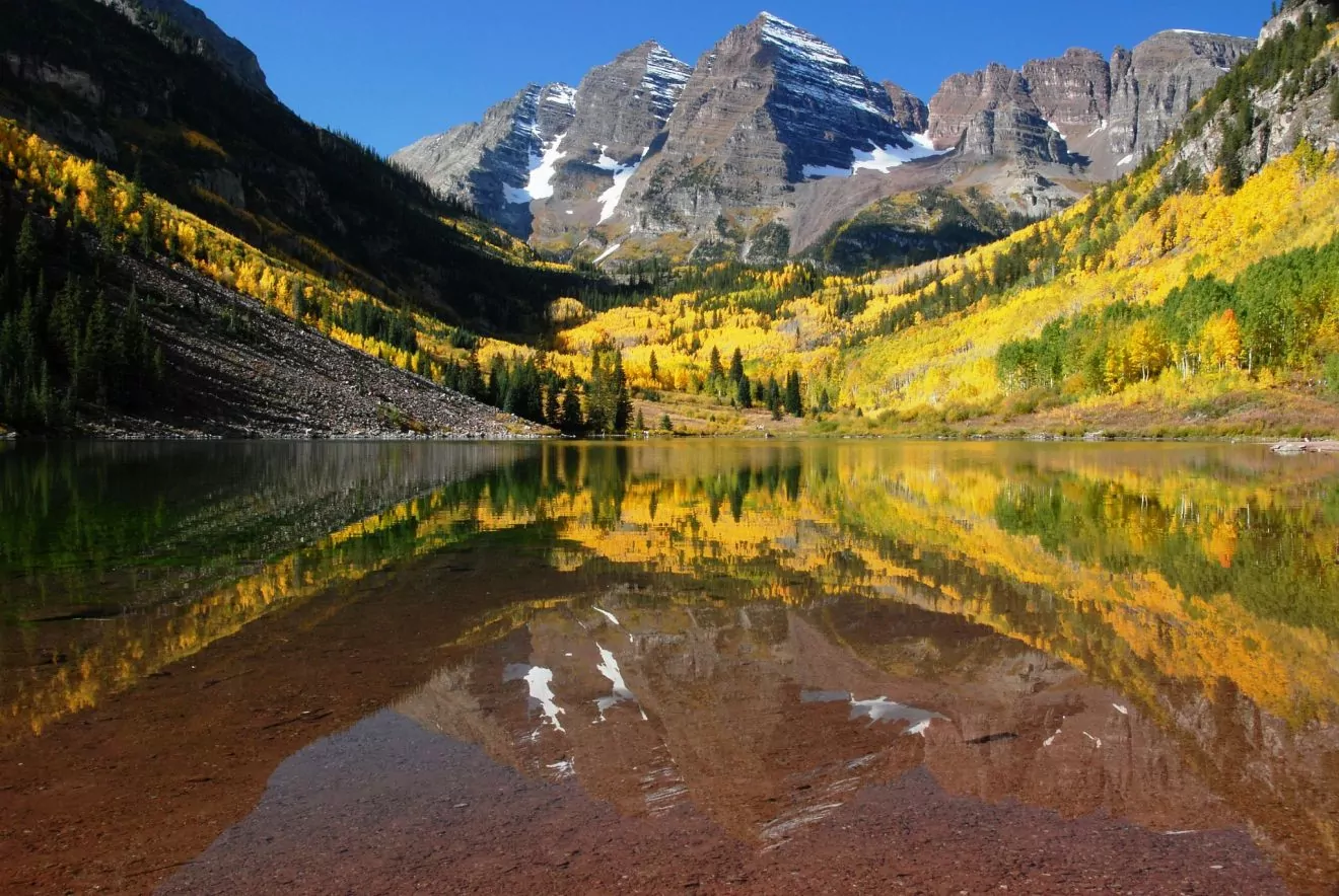 Maroon Bells fall foliage leaf-peeping