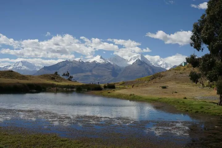 Mountain views from Wilcacocha Lake