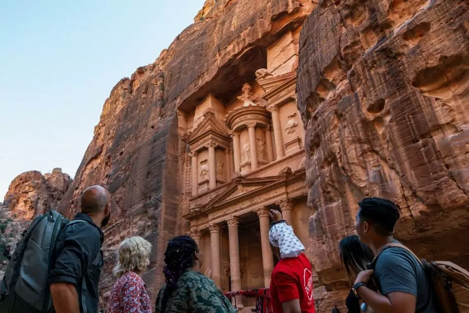 Petra, trekking in Petra, guided tours to Petra, treasury, hiking in Jordan