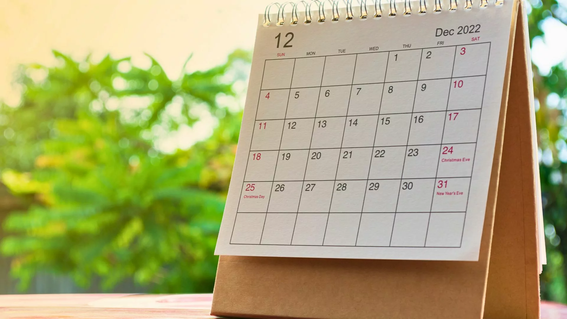 A desktop calendar shows the month of December