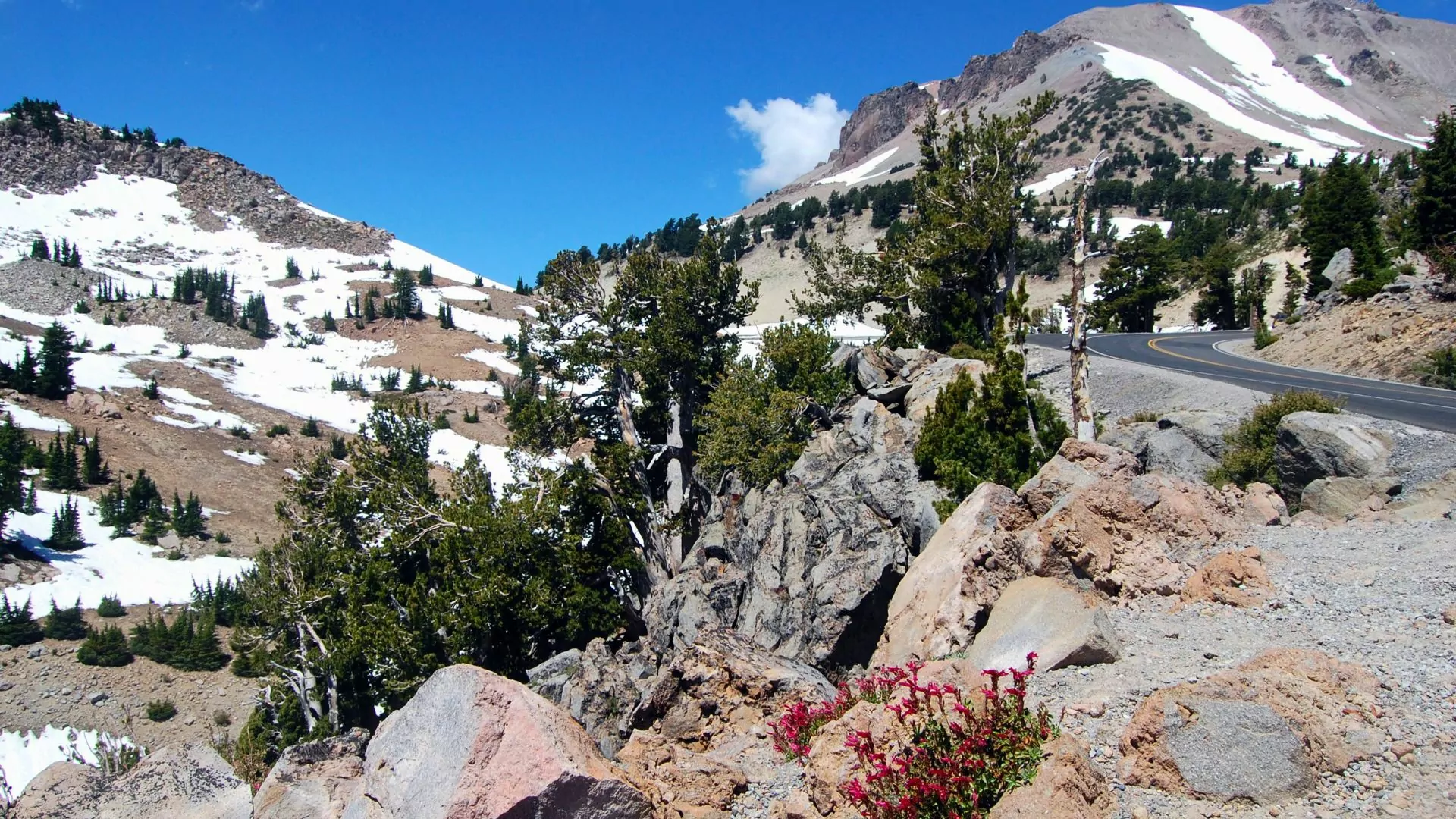 Lassen volcanic national park road